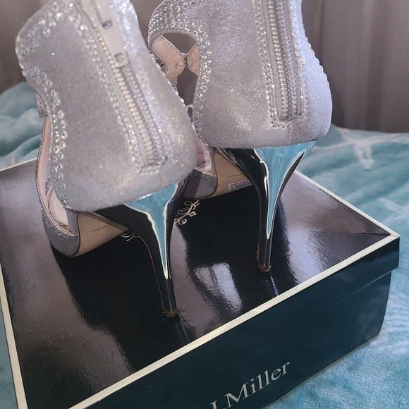 Silver Especial Ocassion Shoes - Picture 7 of 8